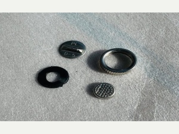 Small Cap Set for Lance